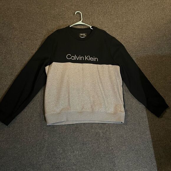 Calvin Klein Colorblock Crewneck Sweatshirt - Picture 2 of 5
